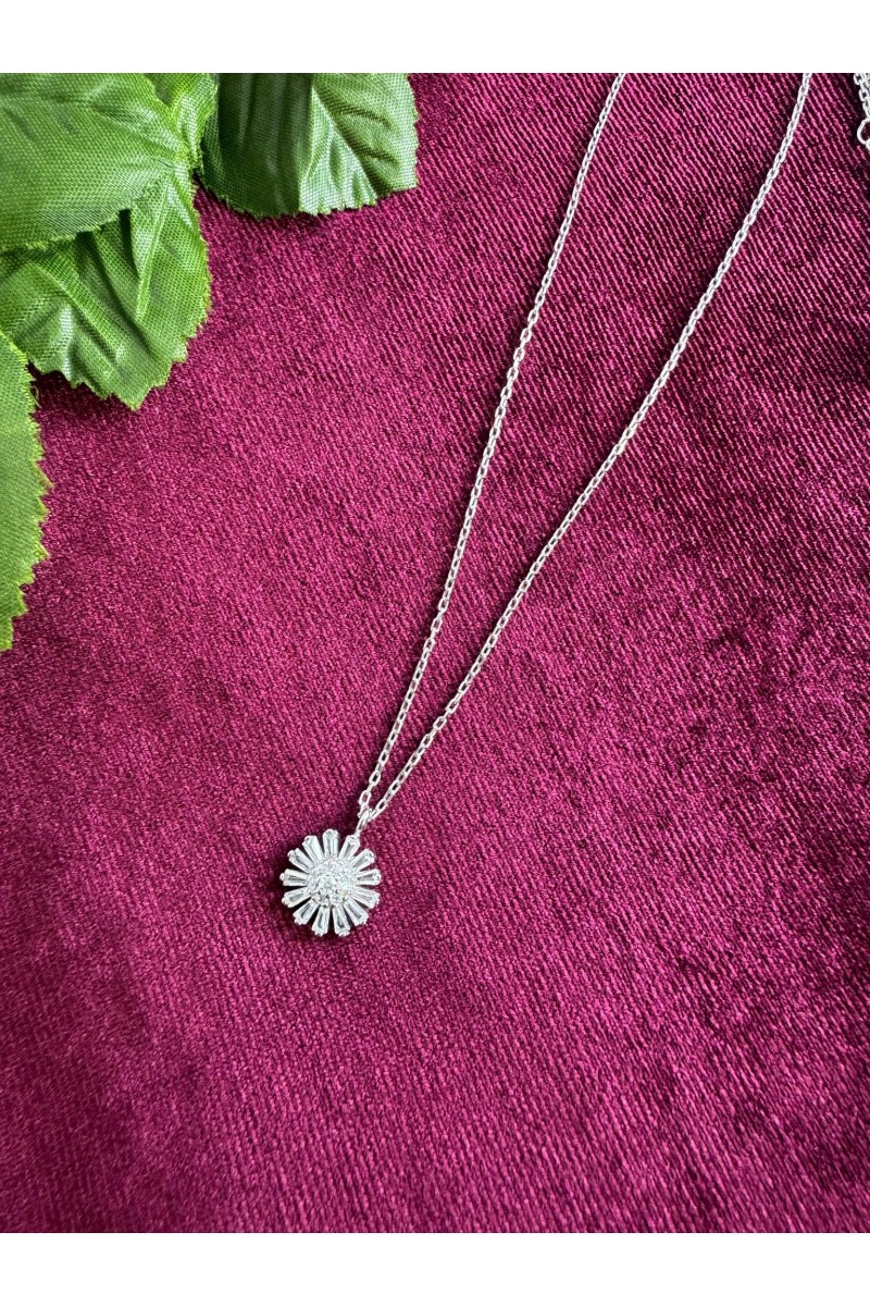 925 K Snow Flake Patterned Zircon Stone-set hayalet Silver Necklace