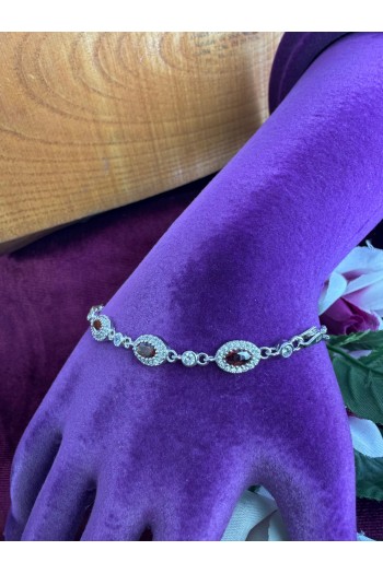 oval tasarımlı kırmızı üçlü zirkon taşlı 925 ayar gümüş bileklik