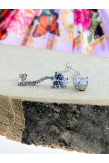 zümrüt Taşlı sallantılı kalpli  Model Zirkon Gümüş Küpe zümrüt Taşlı sallantılı kalpli  Model Zirkon Gümüş Küpe